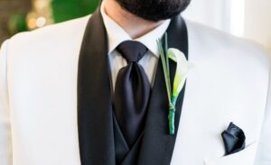 Groom's tie and lapels.