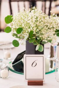 Flower table setting.