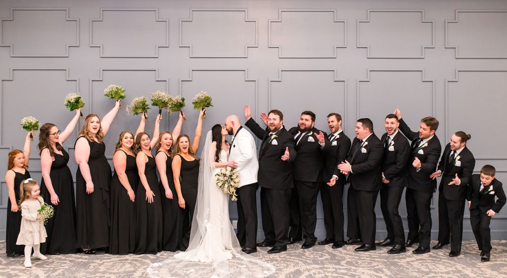 Full wedding party photo.